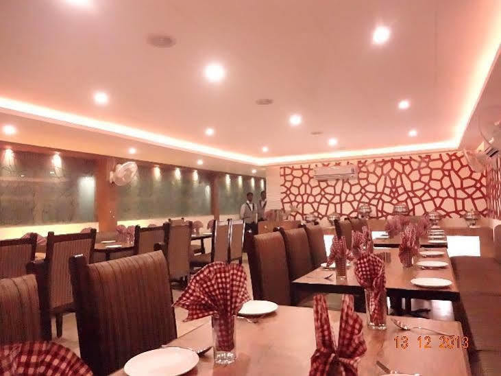 Oyo 2155 Hotel Wardhman Jabalpur Exteriör bild